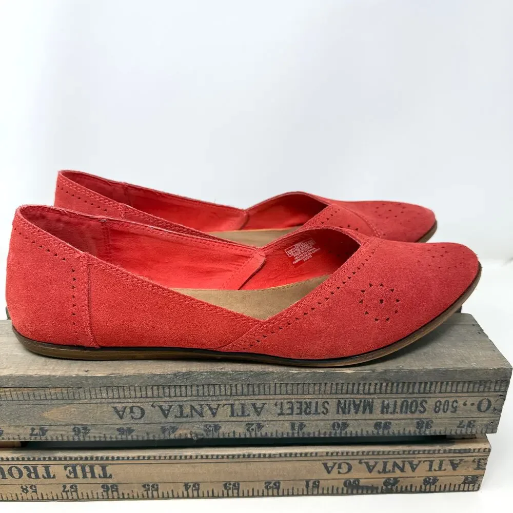 TOMS Pointed Toe Laser Cut Suede Flats In Red Size 12 - Picture 3 of 7
